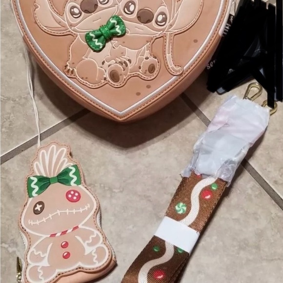 Loungefly Stitch gingerbread cross body and card holder - Picture 7 of 9